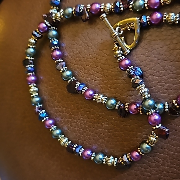 ARTISAN Dichroic Irridescent Glass Arrow Pendant Glass Beaded Necklace - Picture 5 of 8